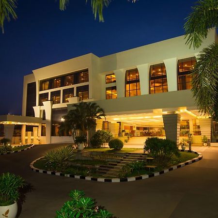 The Sunway Manor Hotel Pondicherry Exterior photo