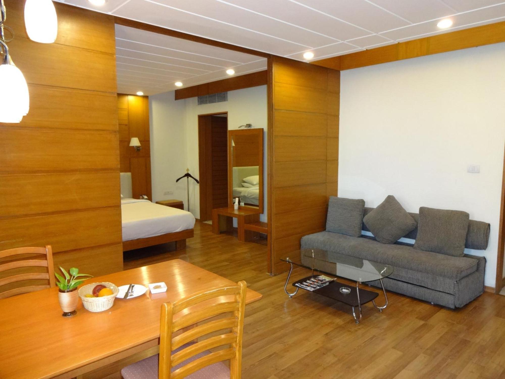 The Sunway Manor Hotel Pondicherry Room photo