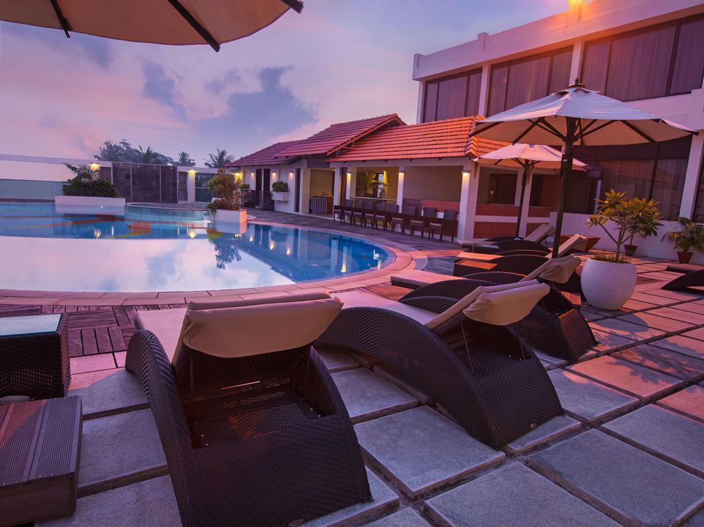 The Sunway Manor Hotel Pondicherry Exterior photo