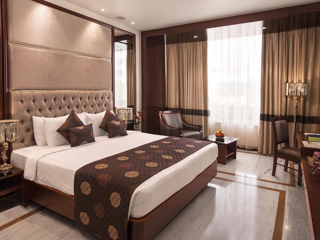 The Sunway Manor Hotel Pondicherry Exterior photo