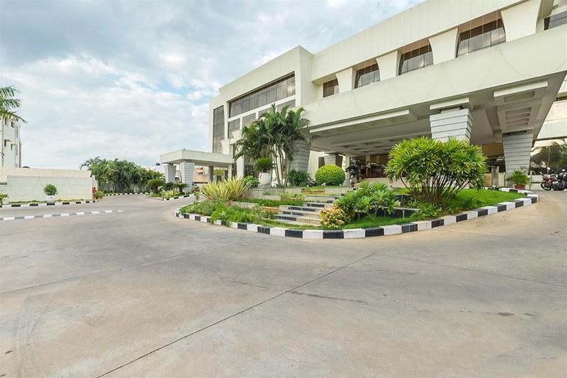 The Sunway Manor Hotel Pondicherry Exterior photo
