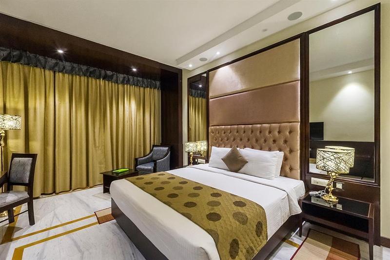 The Sunway Manor Hotel Pondicherry Exterior photo