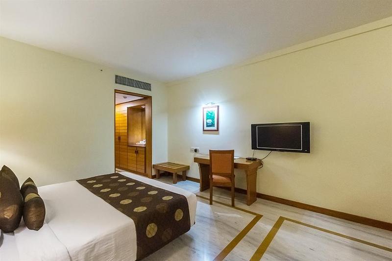 The Sunway Manor Hotel Pondicherry Exterior photo