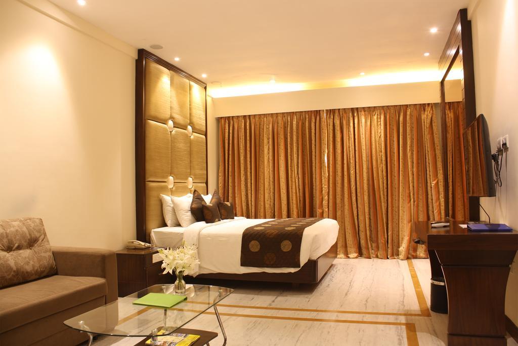 The Sunway Manor Hotel Pondicherry Exterior photo