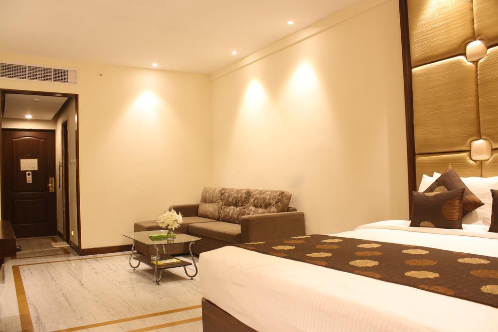 The Sunway Manor Hotel Pondicherry Exterior photo