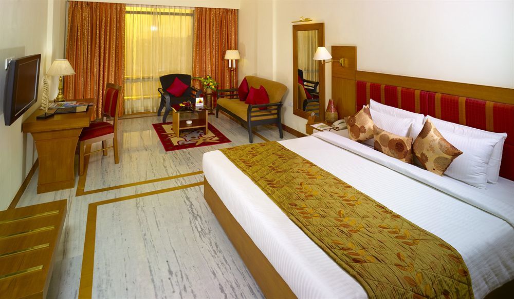 The Sunway Manor Hotel Pondicherry Exterior photo